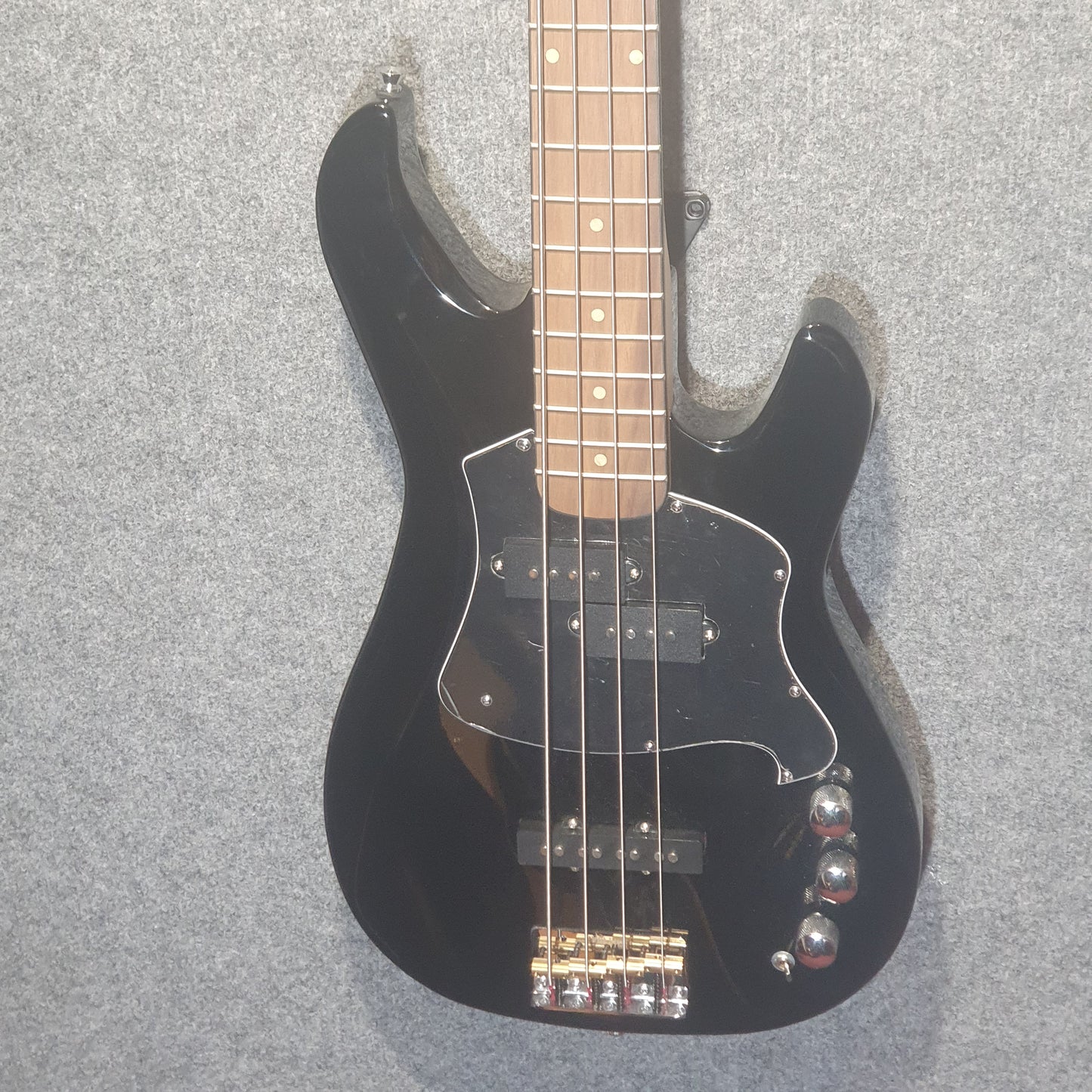 Stagg'Silveray' P-Funk Bass Guitar