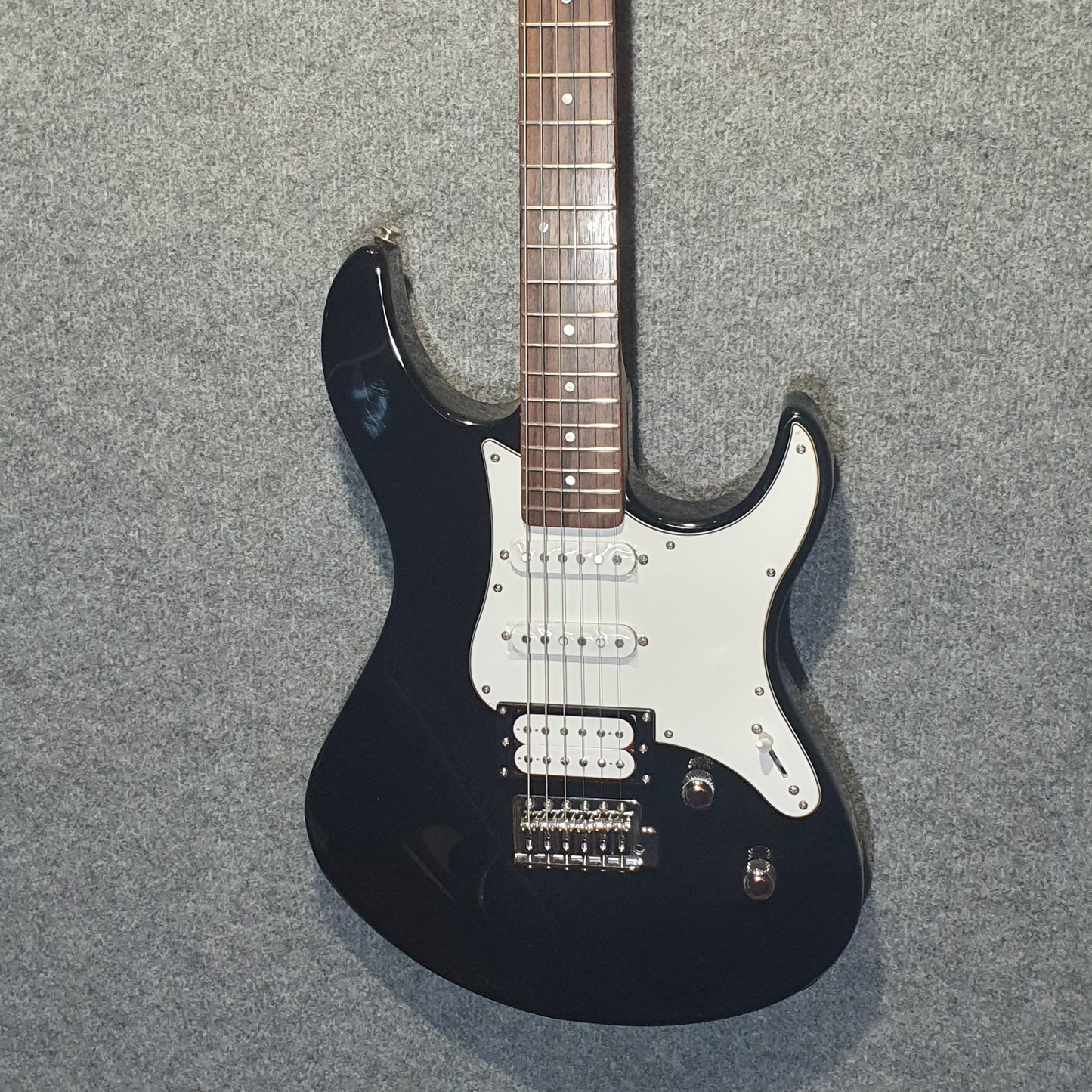 Yamaha Pacifica 112V Electric Guitar