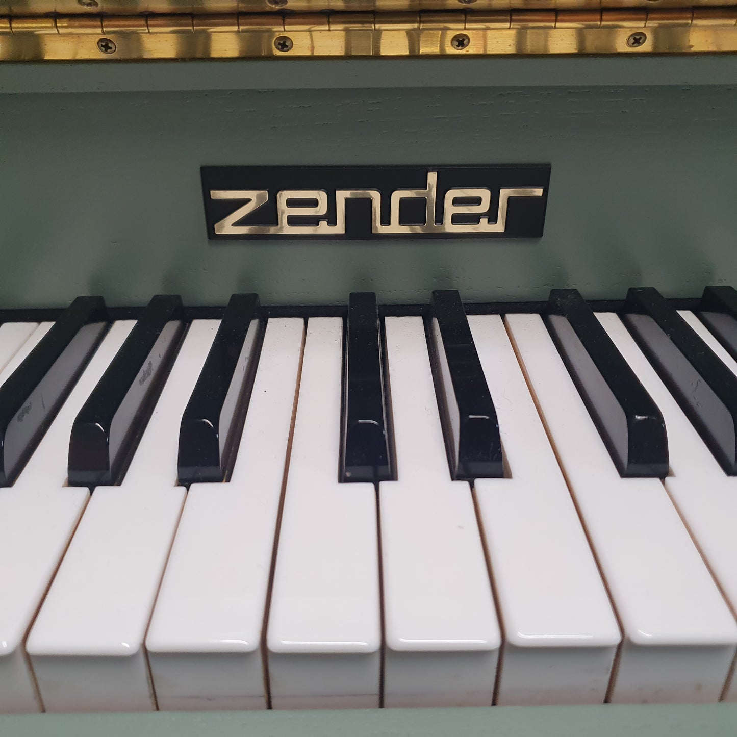 Zender Compact Upright