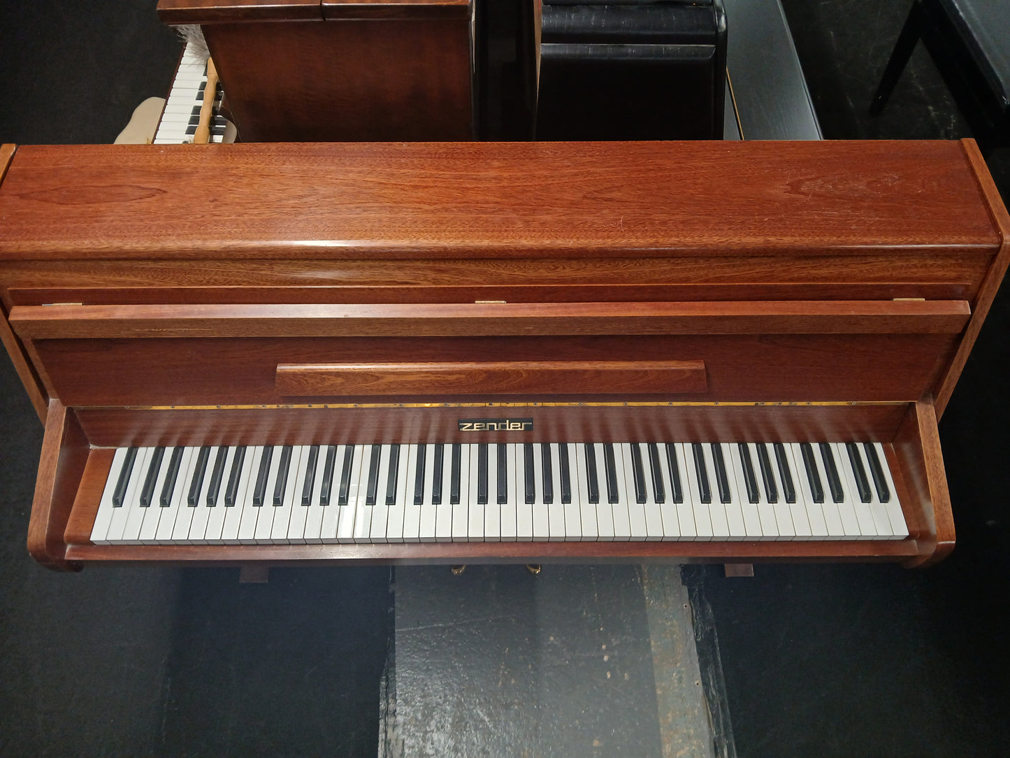 Zender Upright Piano
