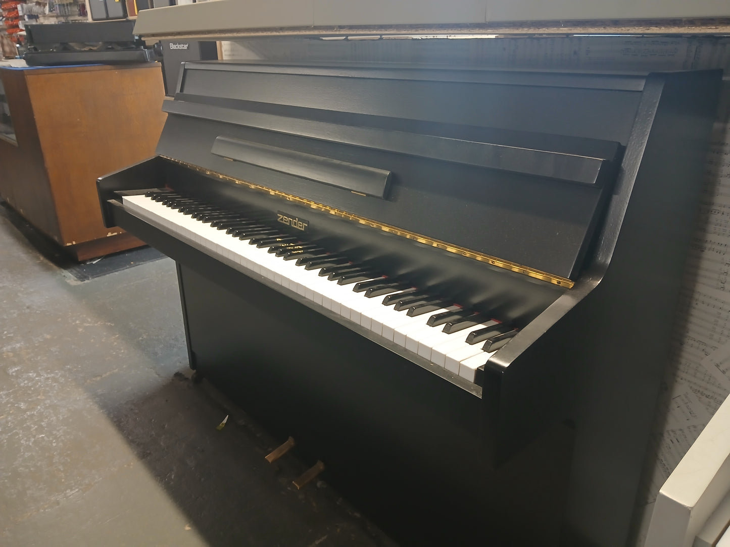 Zender Upright Piano