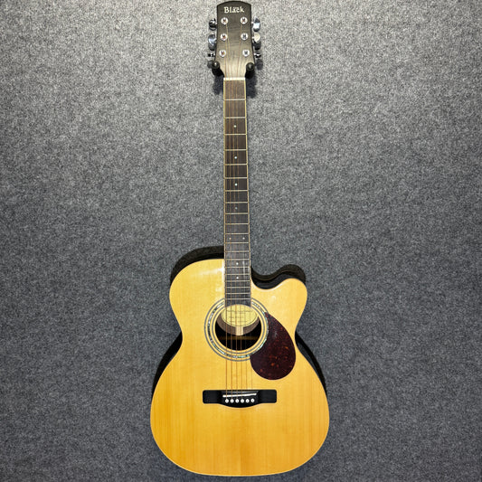 Adam Black O6 Solid Top Electro Acoustic Guitar