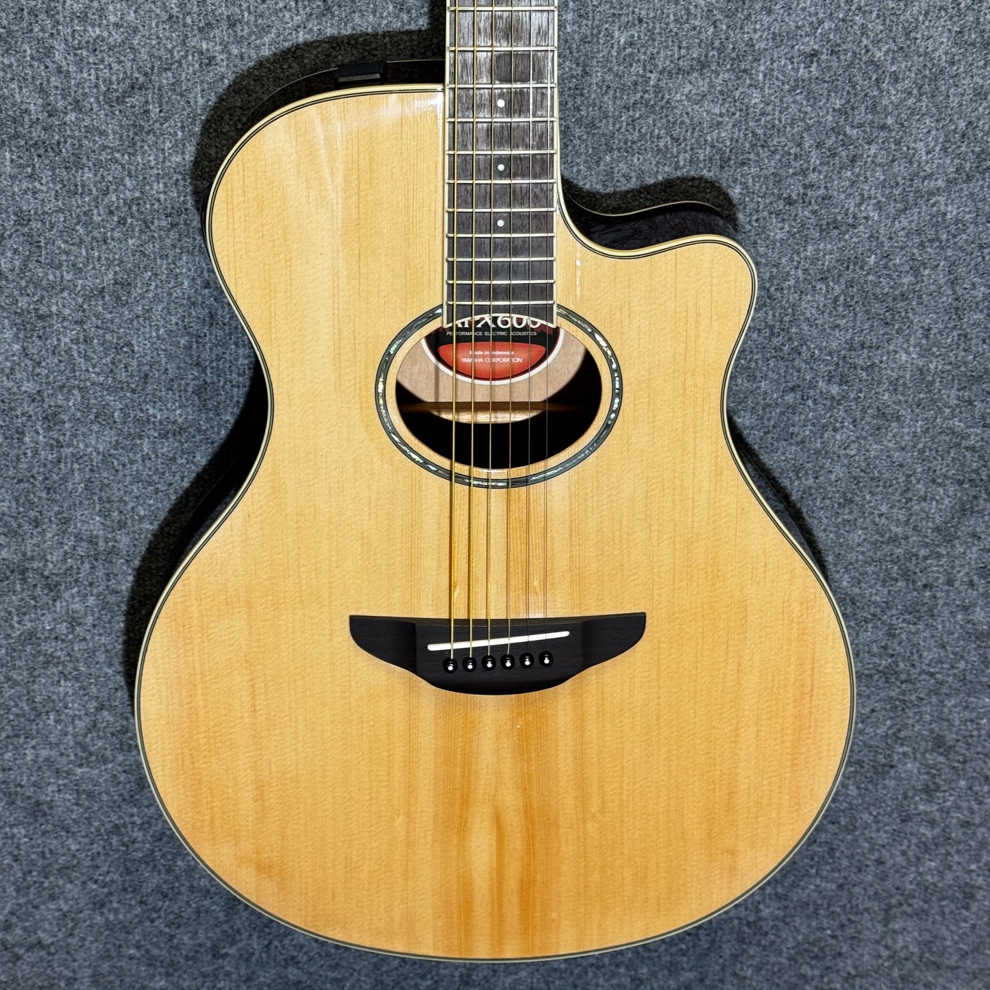 Yamaha APX600 Electro Acoustic Guitar