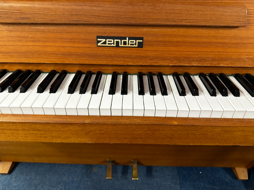 Zender Upright Piano