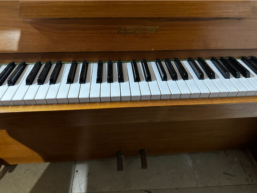 Zender Upright Piano