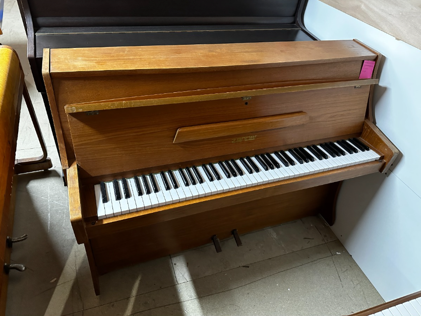 Zender Upright Piano