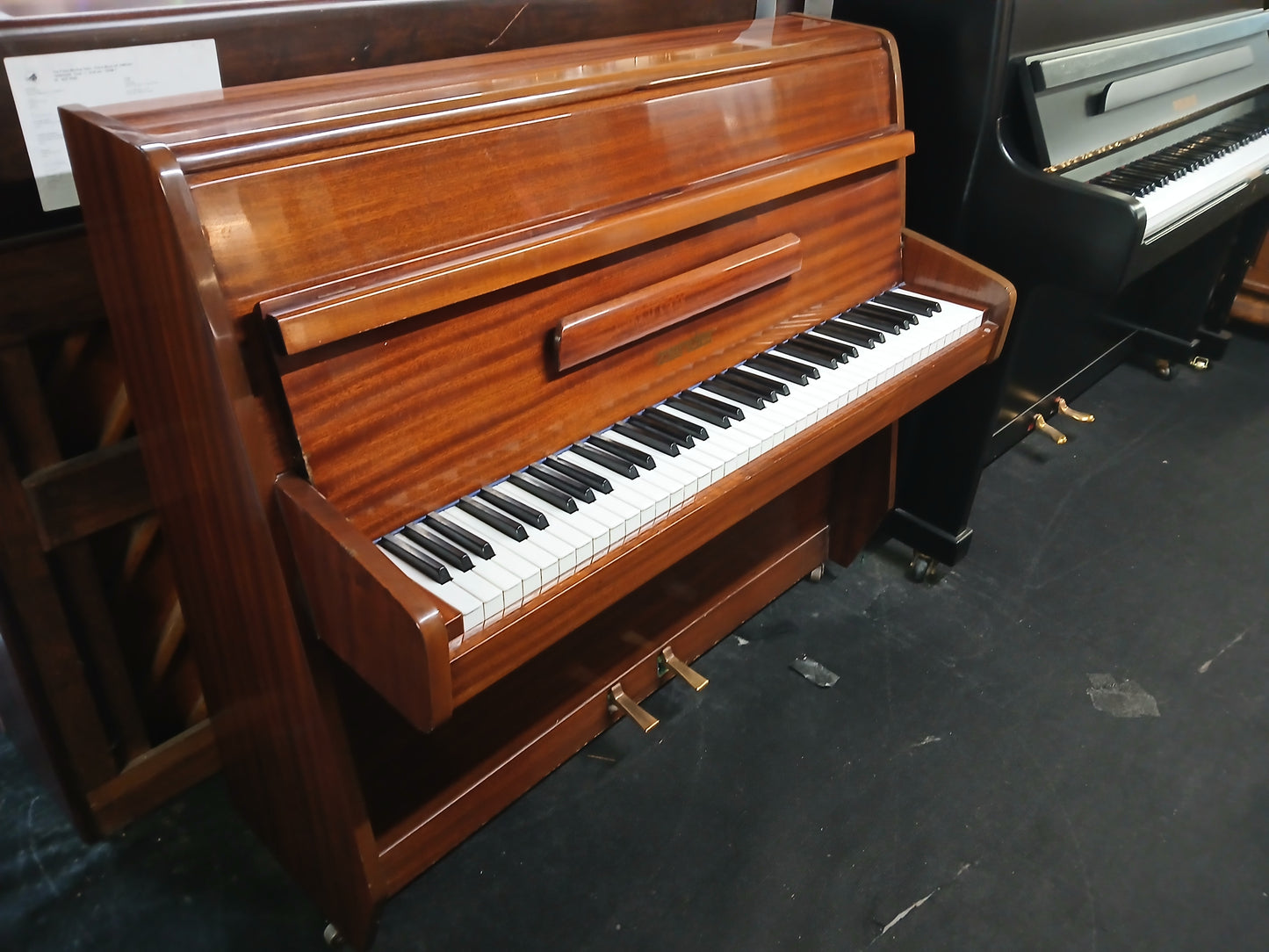 Zender 6 Octave Upright