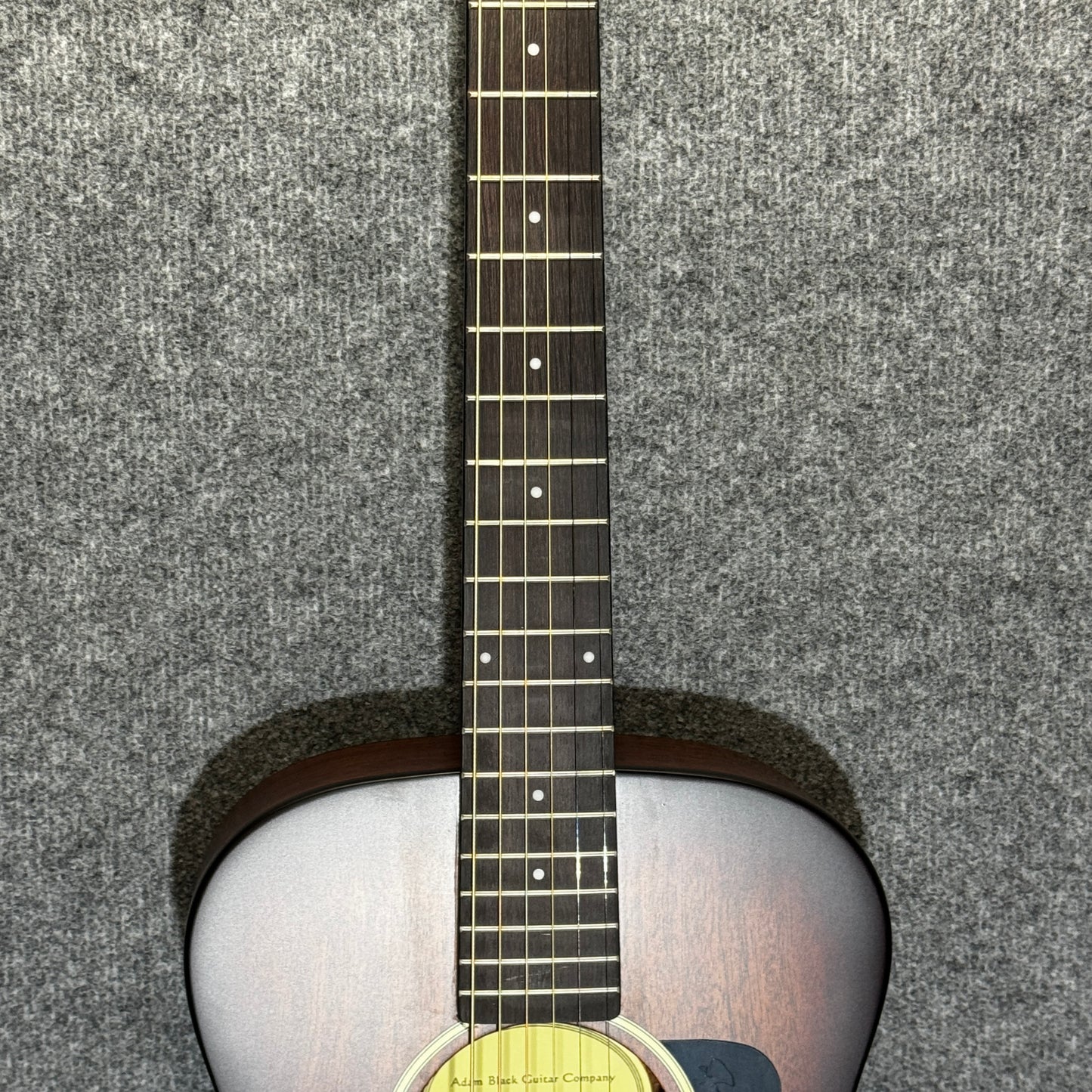 Adam Black O2 Traveller Acoustic Guitar in Vintage Sunburst