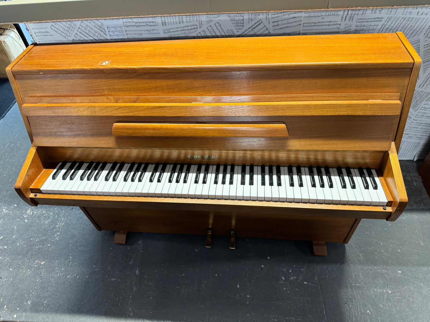 Zender Upright Piano