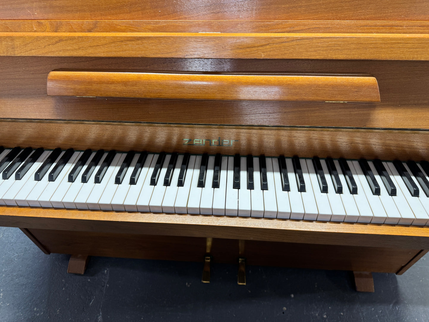 Zender Upright Piano