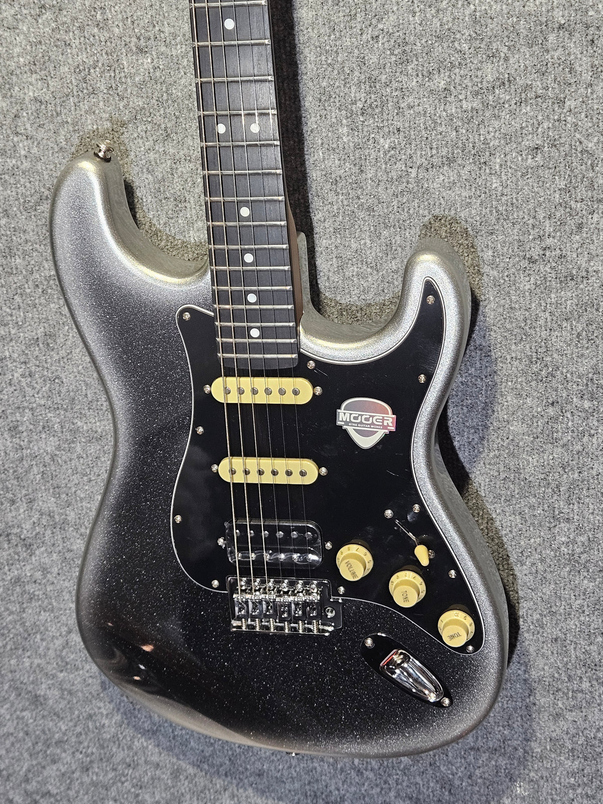 Mooer MSC10 Pro in silver burst